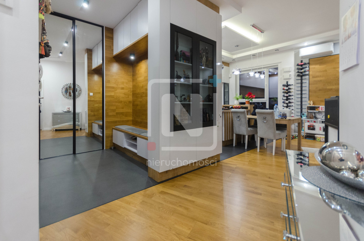 TARAS / WIDOK NA CITY / 2 GARDEROBY