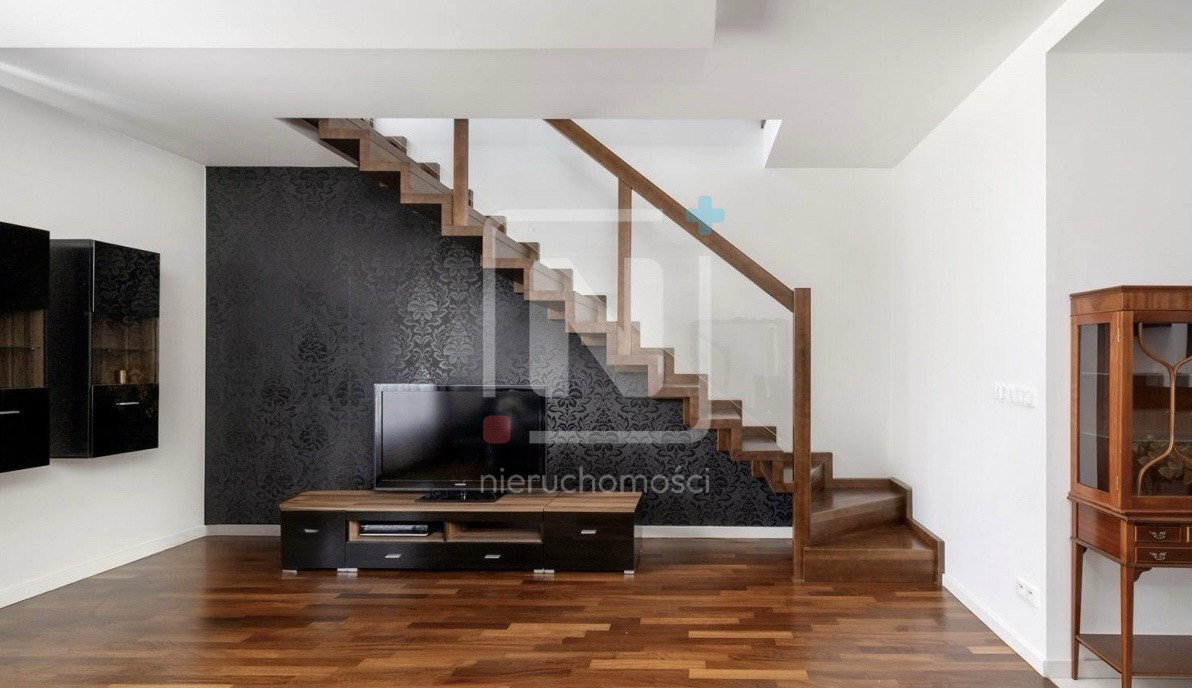 2 -poziomowy Loft • Do wejścia • Metro