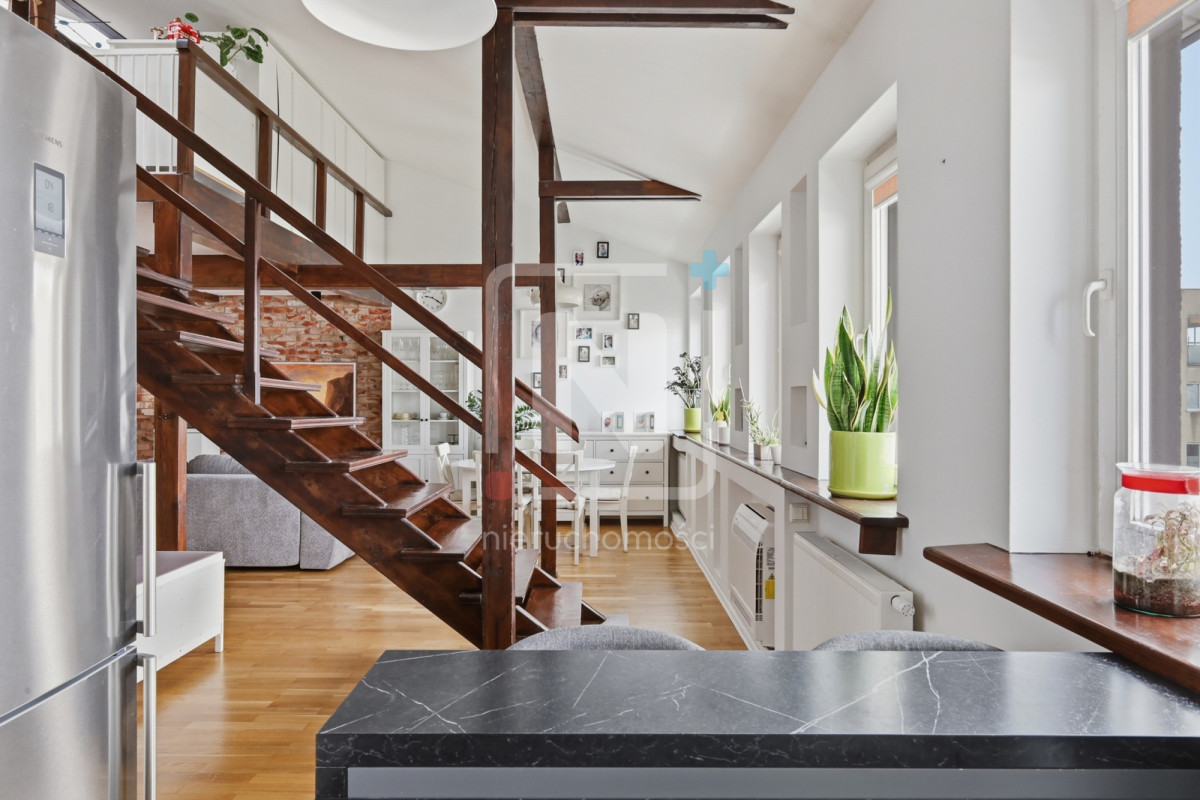 Loftowe mieszkanie z antresolą | 2 poziomy | Metro