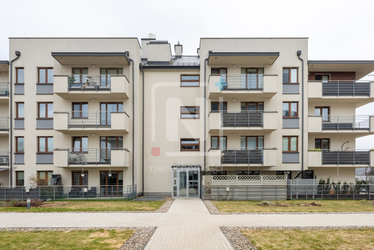 Taras 17 m2 / możliwość 3 pokoi /parking podziemny