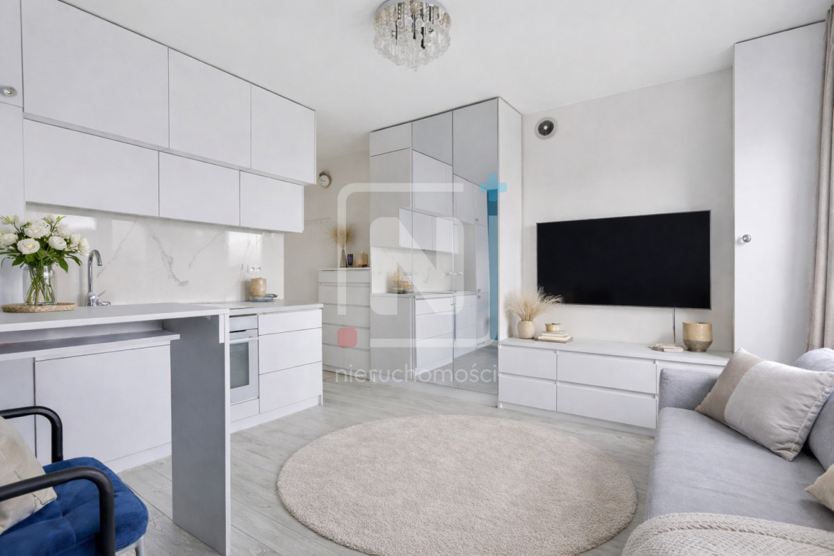 Po remoncie | Metro | Piwnica 6m2 | Bardzo jasne |