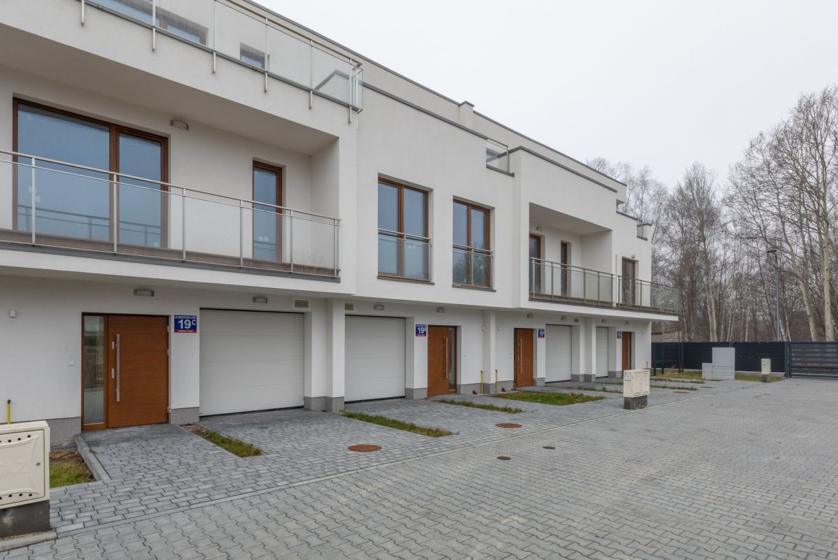 Nowoczesny dom w zabudowie szeregowej