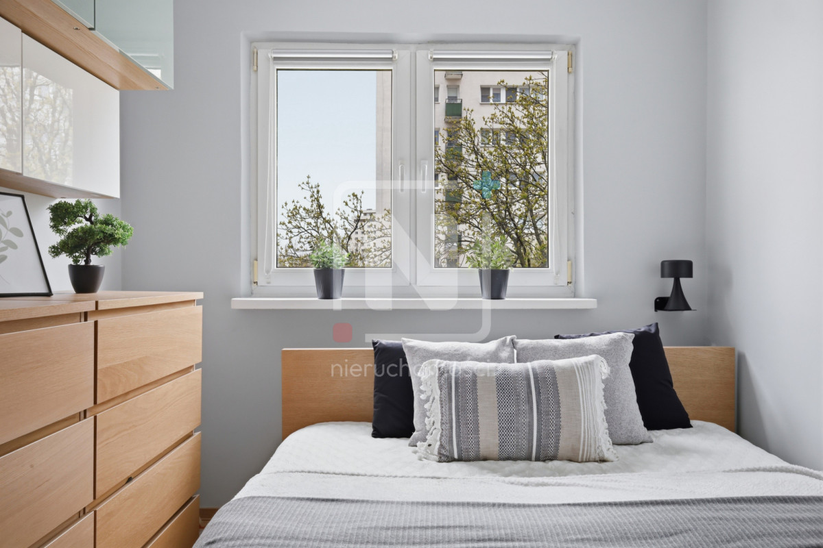 Kuchnia z oknem|balkon|ciche|pwinica|do wejścia